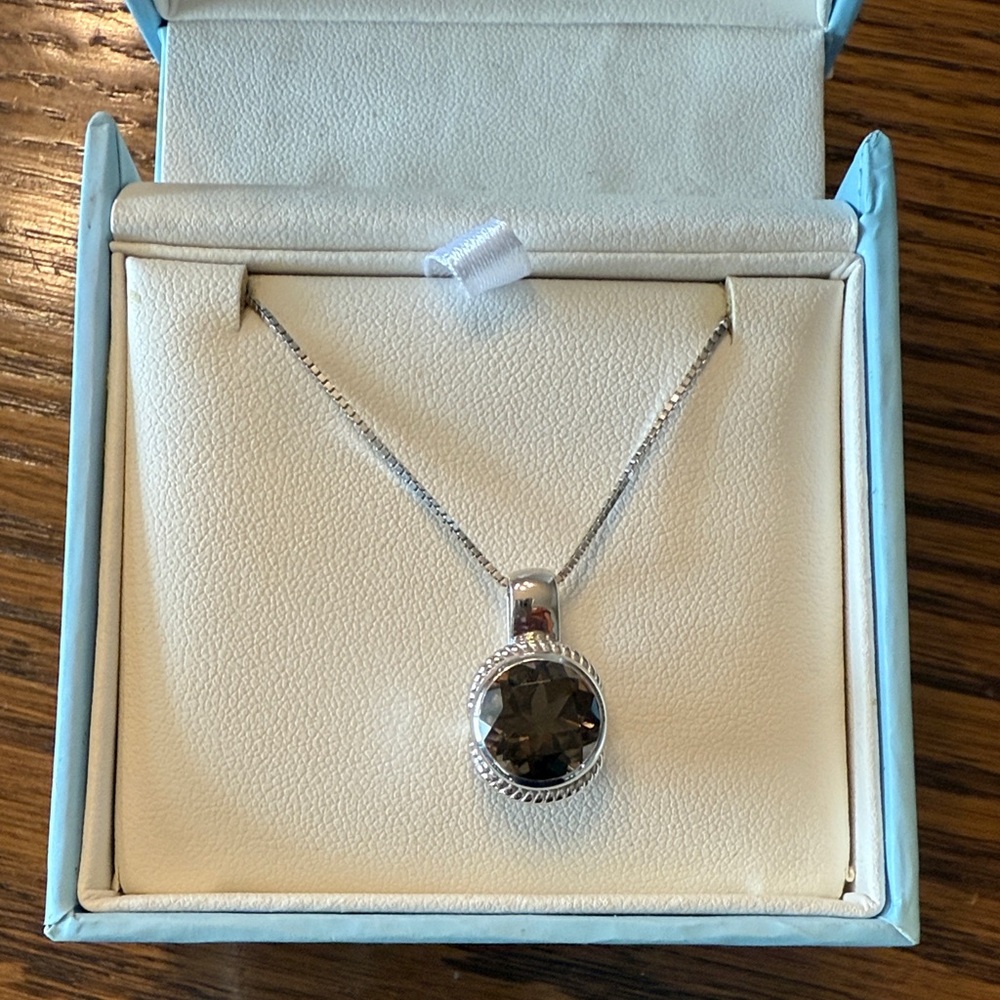 Elegant Silver Pendant Necklace